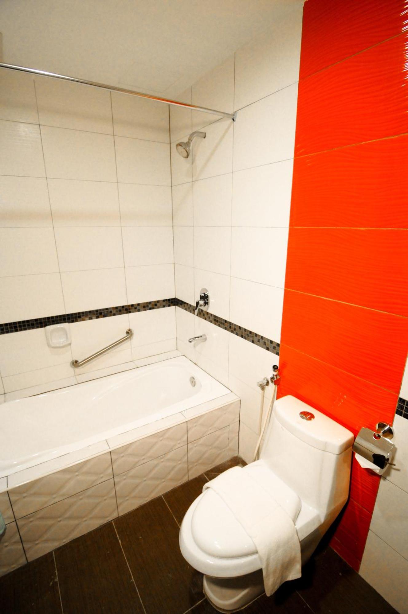 K Garden Hotel Parit Buntar Buitenkant foto